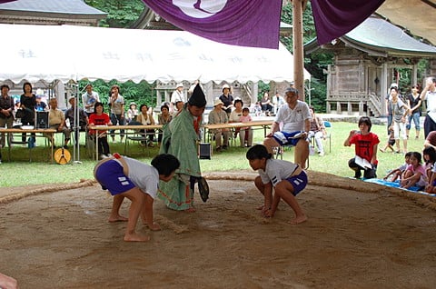 Schoolchild sumo meet